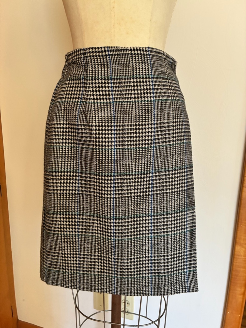 Koala Blue Classic Black & White Glen Plaid Blue Pin Strip Lined Wrap Skirt